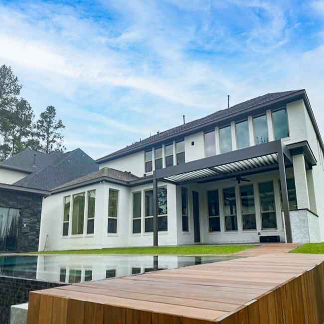 Bioclimatic Pergola in Canada